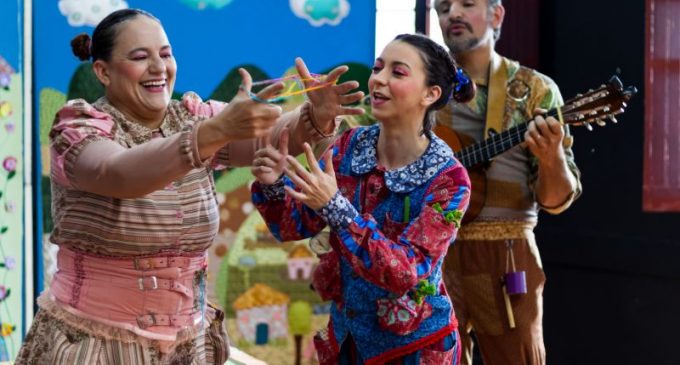 Espetáculo O Jardineiro dos Pensamentos leva arte e  esperança a cidades gaúchas atingidas pelas enchentes