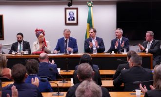 Posse da nova coordenação da bancada gaúcha reúne prefeitos, parlamentares e lideranças do estado