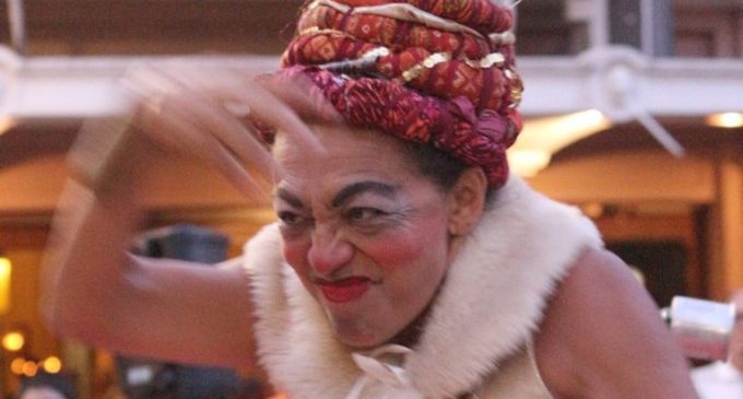 Espetáculo “A Mulher Festa” será apresentado nesta sexta na Casa Dois