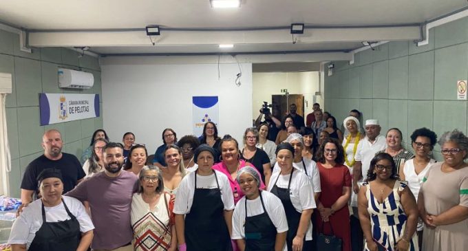 Encontro “Mulheres que Constroem Pelotas” reúne lideranças na Câmara