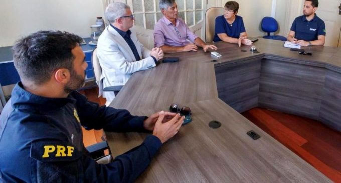 Prefeitos se reúnem para alinhar ações por conta do fim do pedágio nas rodovias da região