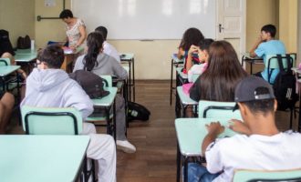 Marroni sanciona reajuste para o magistério