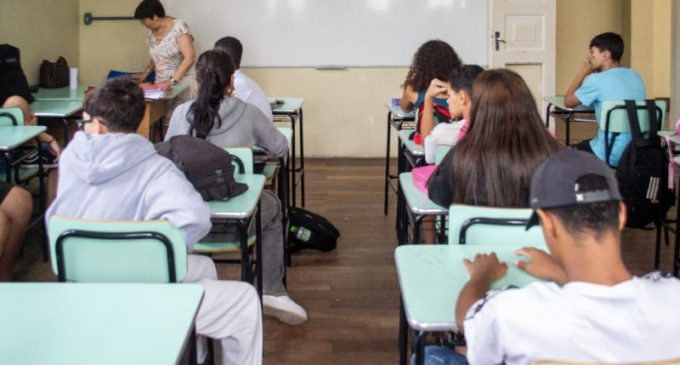 Marroni sanciona reajuste para o magistério