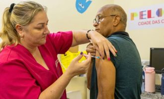 Pelotas supera expectativas e vacina 9.314 pessoas no Dia D