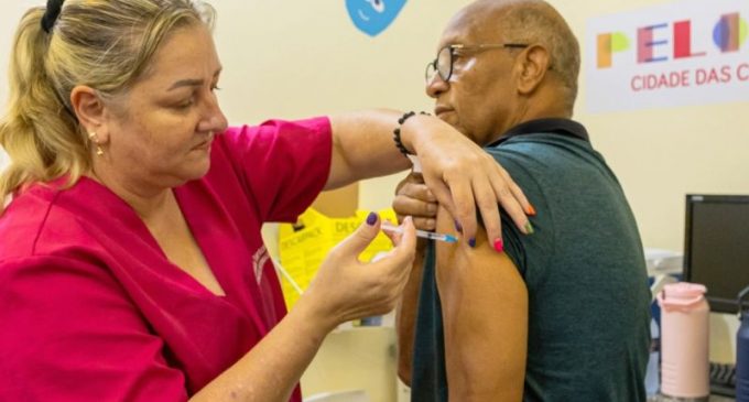 Pelotas supera expectativas e vacina 9.314 pessoas no Dia D