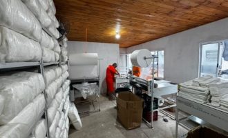 Em um mês de produção, unidade fabril instalada no Presídio Estadual de Jaguarão entrega quase 5 mil fraldas e absorventes