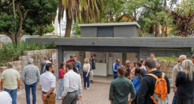 Banheiro da praça Coronel Pedro Osório está disponível à população