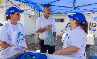 Marroni faz abertura simbólica da Feira do Pescador