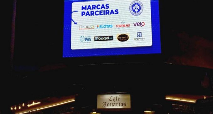 ACP inaugura painel de LED no Café Aquários e amplia comunicação no Centro Histórico de Pelotas