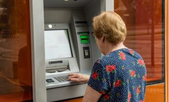 INSS paga segunda parcela do 13º a aposentados e pensionistas