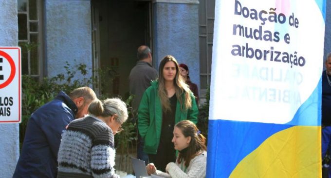 SQA distribui 500 mudas de árvores nativas no Parque da Baronesa