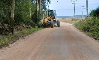Prefeitura recupera estrada do Posto Branco