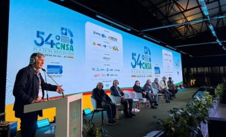Marroni defende gestão pública eficiente em congresso nacional de saneamento