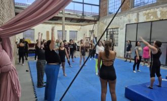 Projeto oferece oficina de teatro para mulheres