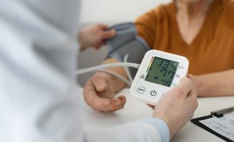 Pressão alta sem sintomas: por que milhões de brasileiros têm hipertensão e não sabem