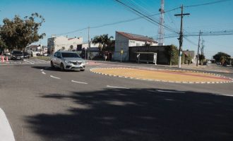 Finalizada a instalação da nova rotatória na Domingos de Almeida