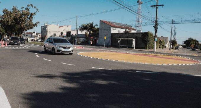 Finalizada a instalação da nova rotatória na Domingos de Almeida