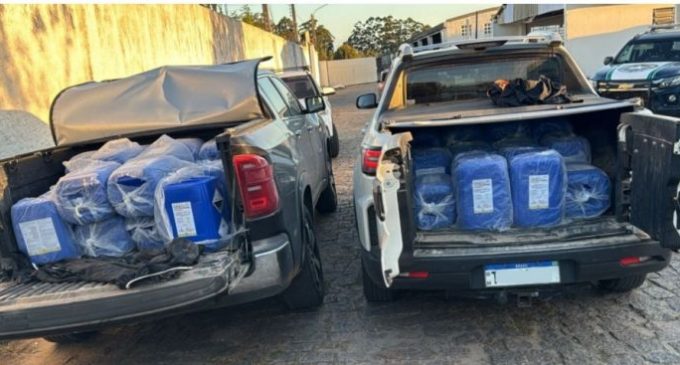 Receita Federal apreende dois veículos carregados com 800 litros de agrotóxicos contrabandeados em Pelotas
