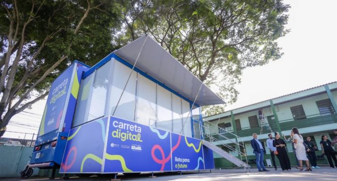 Carreta Digital chega a Pelotas para levar capacitação e letramento digital a 900 alunos da região