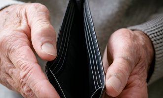 Com renda comprometida, idosos recorrem cada vez mais à Justiça para renegociar dívidas