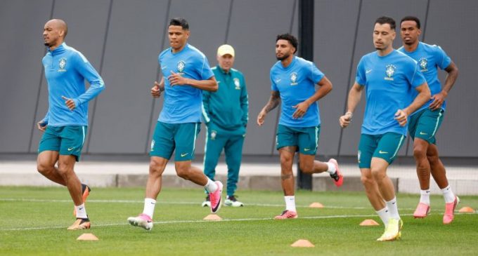 Brasil enfrenta Escócia em busca da classificação para o mata-mata da copa