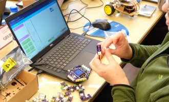 Conheça o HOB, projeto do Sistema FIERGS que leva robótica para professores e alunos de escolas municipais