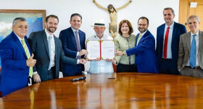 Lula entrega a Motta projeto para beneficiar MEIs