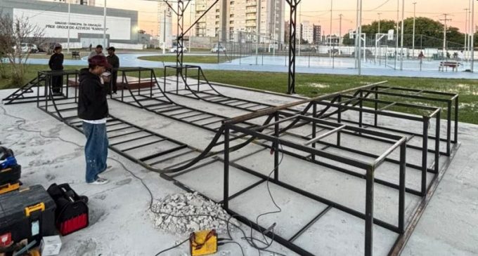 Prefeitura articula minirrampa para prática de skate na praça Palestina