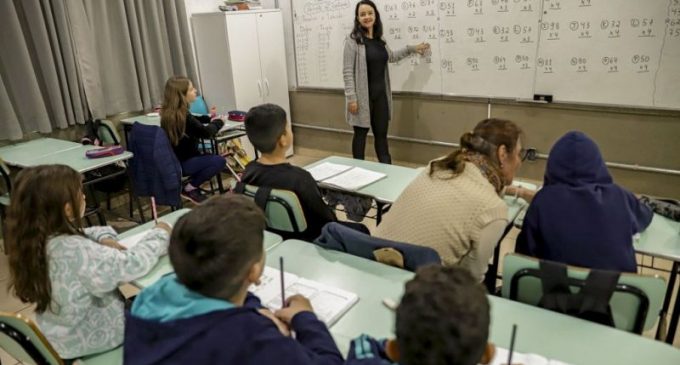 Governo fixa em R$ 5,1 mil novo piso nacional do magistério