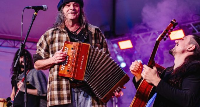 Renato Borghetti celebra 40 anos de carreira em show especial no Theatro Guarany
