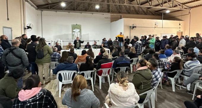 Pescadores de Pelotas e Rio Grande assinam os primeiros contratos de crédito do Incra no país