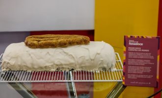 Maior doce do mundo com mais de 12,5 kg é produzido na 32ª Fenadoce em homenagem às doceiras