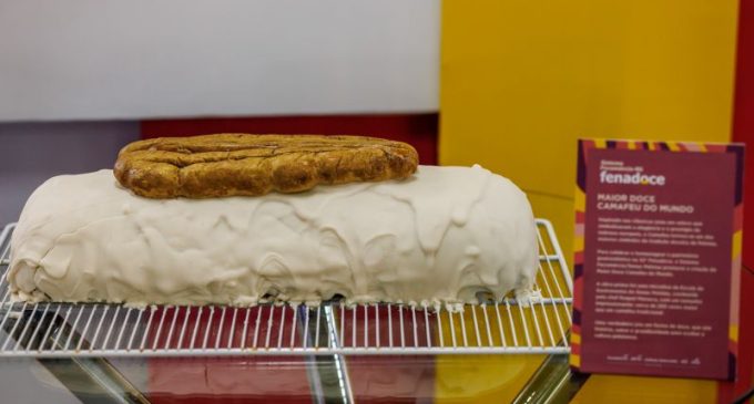 Maior doce do mundo com mais de 12,5 kg é produzido na 32ª Fenadoce em homenagem às doceiras