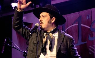 Cristiano Quevedo encerra programação de shows especiais da Fenadoce nesta segunda (27)