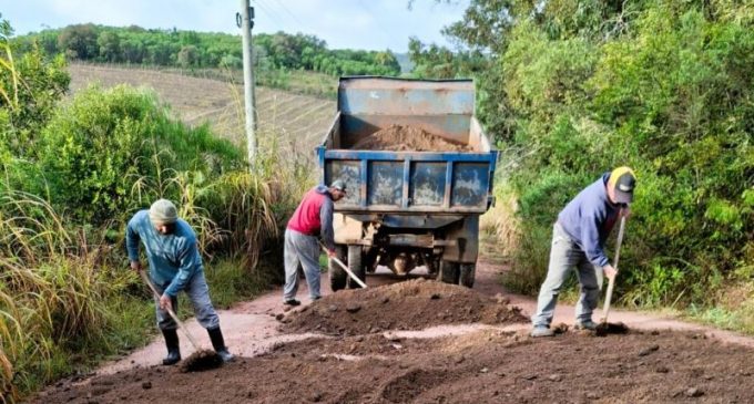 Estradas da zona rural de Pelotas recebem manutenção