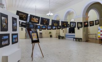 Exposição Viva o Presente é aberta com imagens de Pelotas