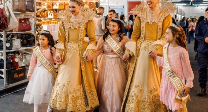 Vencedoras do concurso cultural Baronesa por Um Dia visitam a Fenadoce