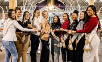 Desfile final para definir próxima corte de baronesas da Fenadoce acontece na noite desta terça-feira (28)