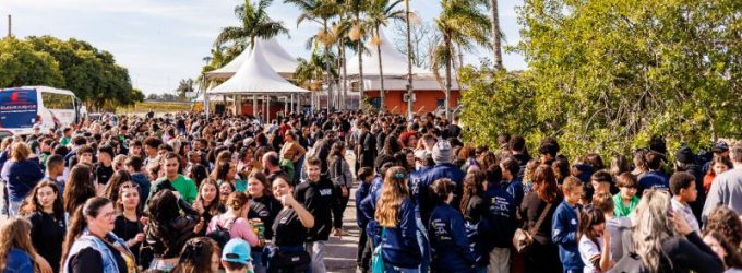 Fenadoce abre os portões com visitas escolares e estreia de pocket teatral