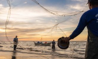 Pescadores obtém liminar que autoriza uso de ‘rolo’ e malha 7 no lance de praia em Rio Grande e São José do Norte