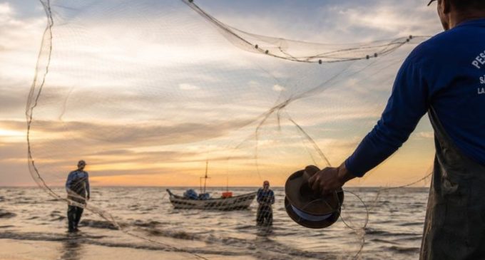 Pescadores obtém liminar que autoriza uso de ‘rolo’ e malha 7 no lance de praia em Rio Grande e São José do Norte