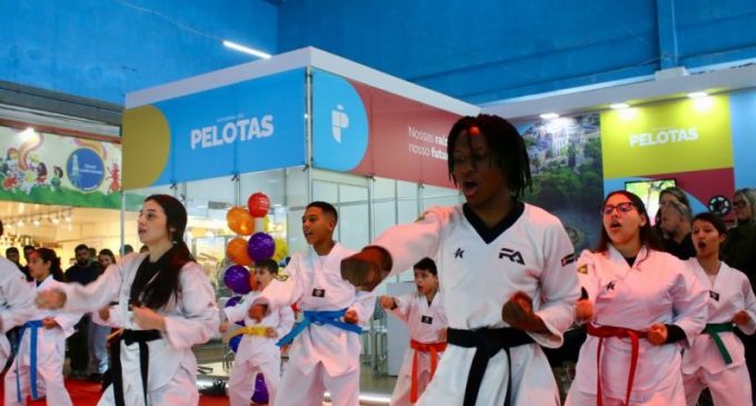 Projetos da SELJ promovem apresentações ao público na Fenadoce