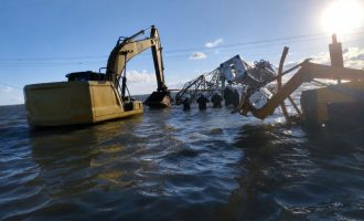 CEEE Equatorial e Axia Energia mobilizam equipes para reconstrução de torres de transmissão na Lagoa Mirim