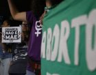 Metade das crianças grávidas com menos de 14 anos não recebe opção de aborto legal, diz pesquisa