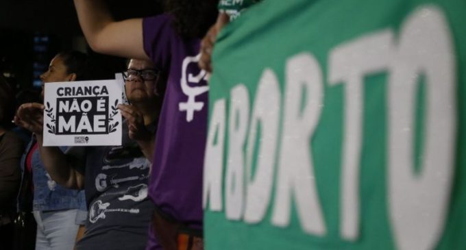 Metade das crianças grávidas com menos de 14 anos não recebe opção de aborto legal, diz pesquisa