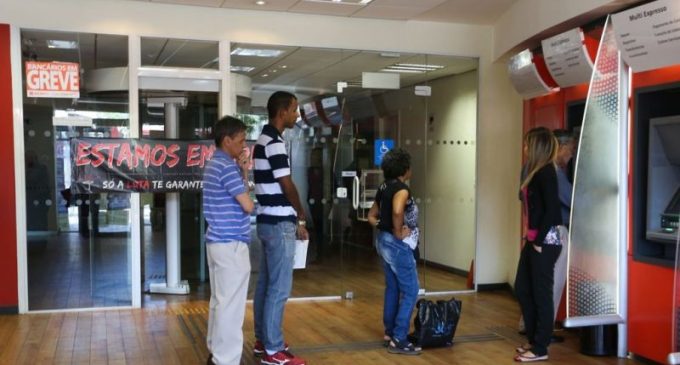 Bancários fazem paralisação nacional de 24 horas nesta quinta-feira