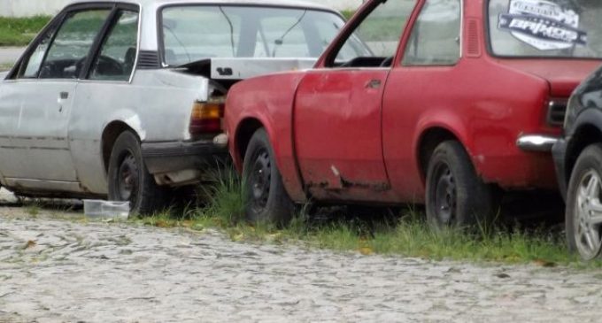 Vereadores debatem sobre veículos abandonados em vias públicas