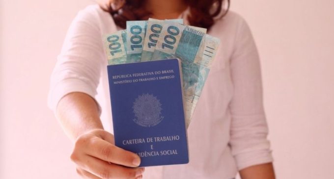 Salário mínimo deverá subir para R$ 1.741 em 2027