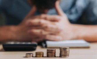 Inadimplência atinge 83,9 milhões de pessoas e quitar dívidas é prioridade para brasileiros no segundo semestre