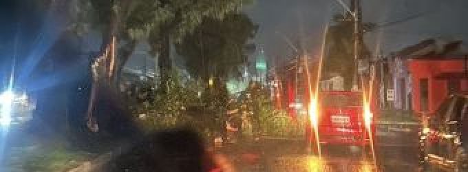 Temporal deixa 200 casas destelhadas, provoca estragos e suspende aulas em Pelotas